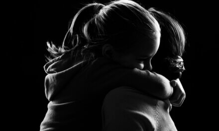 Forældreguide: Pas på dig selv, når dit barn mistrives