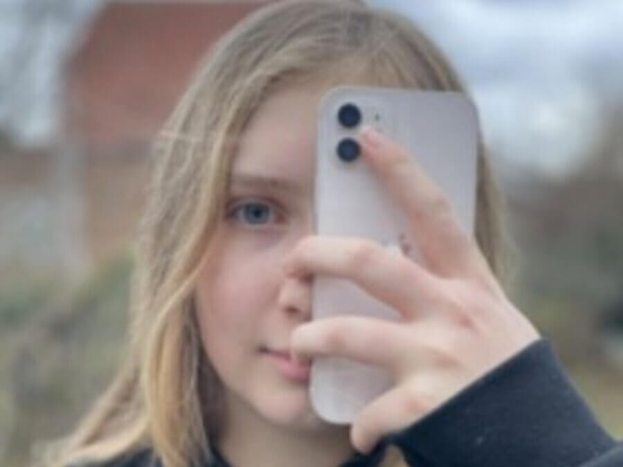 Elever om mobilregler: “Når vi har vores telefoner, viser vi ikke lige så stor interesse for hinanden”
